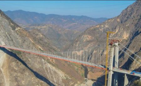 Мост-рекордьор откриват в Китай през април