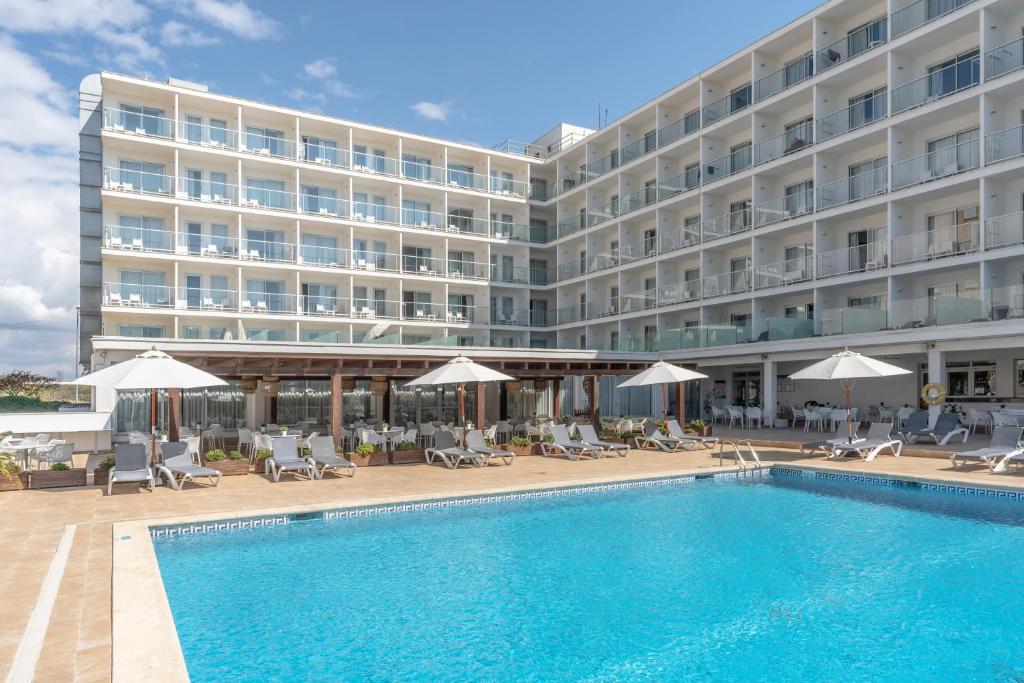 Alua Leo Hotel - снимка 1