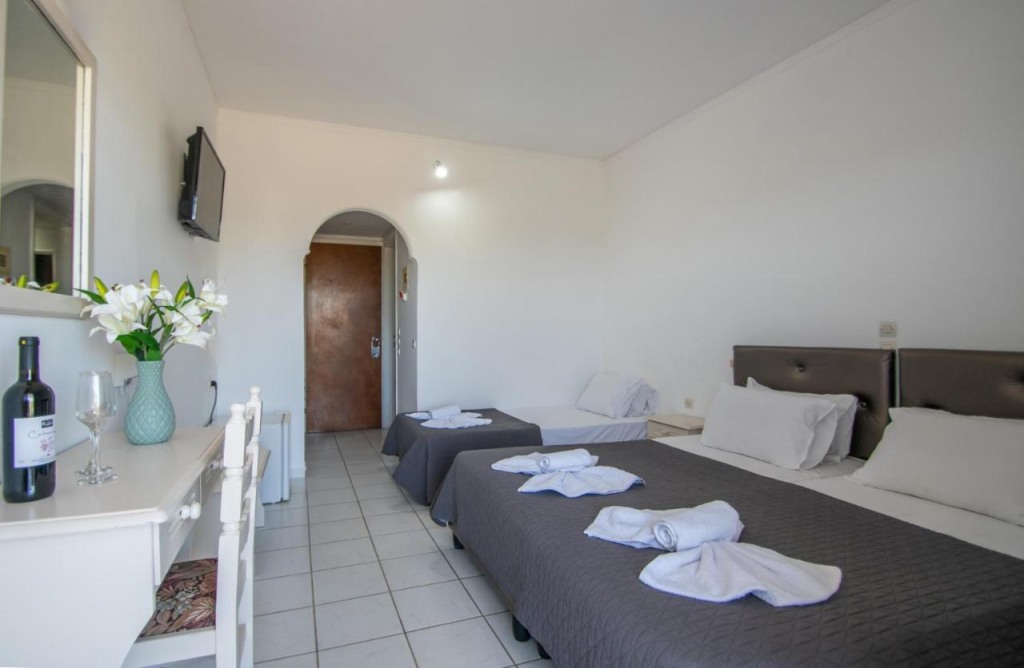 Ikaros Hotel  - снимка 8