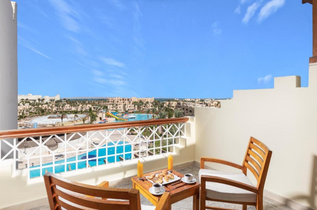 Royal Lagoons Resort - снимка 6