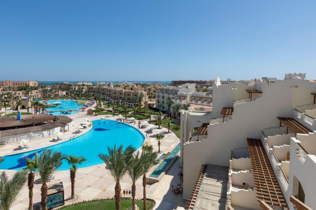 Royal Lagoons Resort - снимка 8
