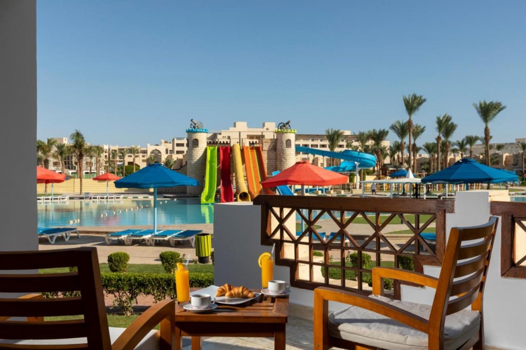 Royal Lagoons Resort - снимка 7