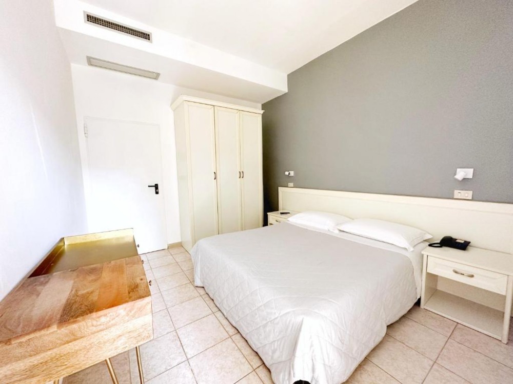 Aura Living Hotel - снимка 10