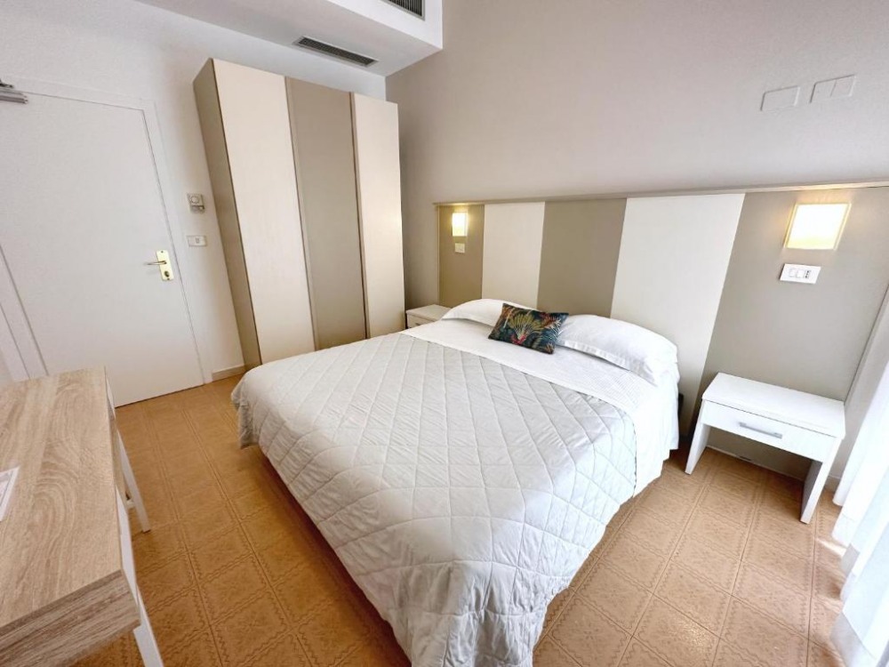 Aura Living Hotel - снимка 11
