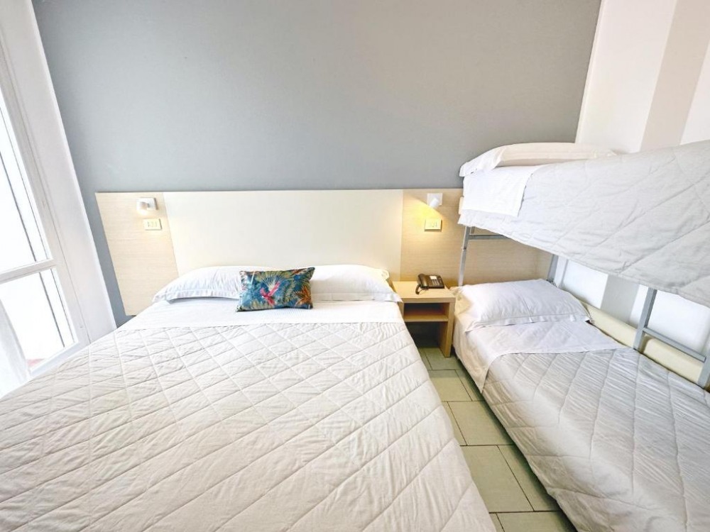 Aura Living Hotel - снимка 12