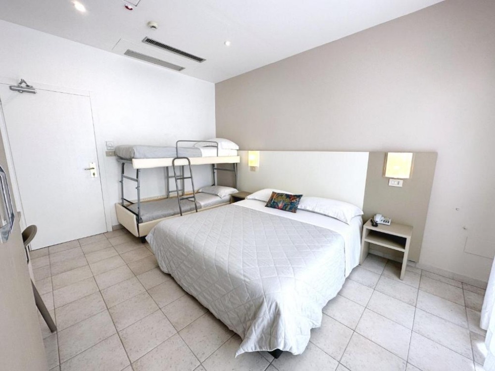 Aura Living Hotel - снимка 13