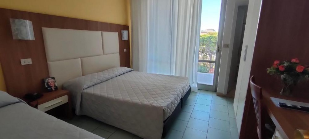 Aura Living Hotel - снимка 14