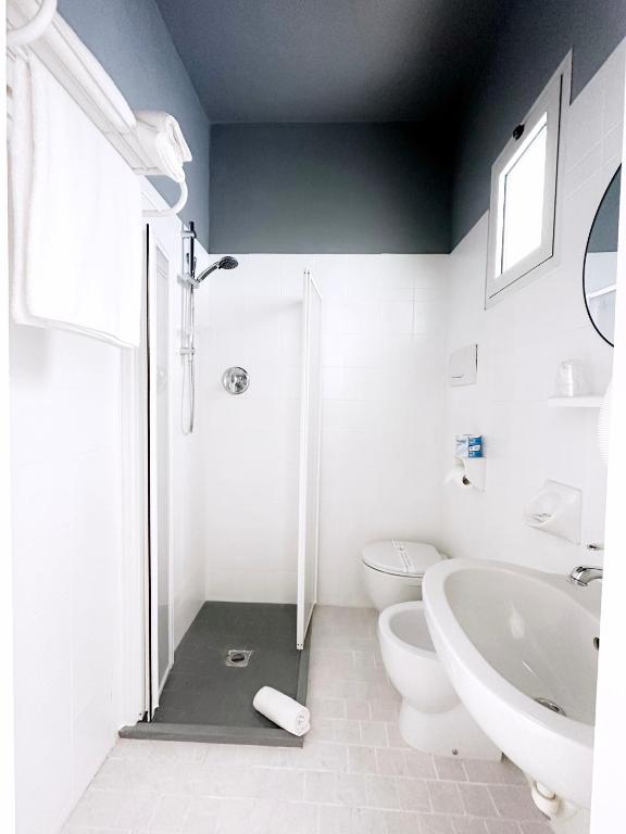 Aura Living Hotel - снимка 18