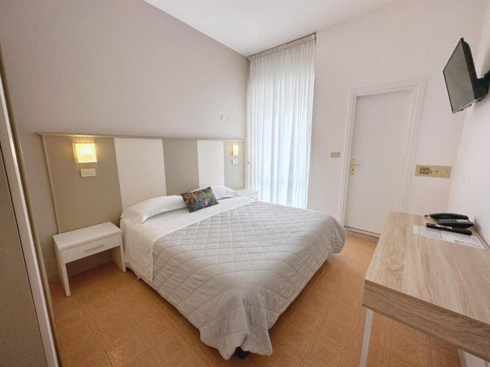 Aura Living Hotel - снимка 1