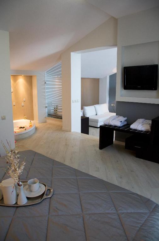 Mediterranean Beach Resort - снимка 21