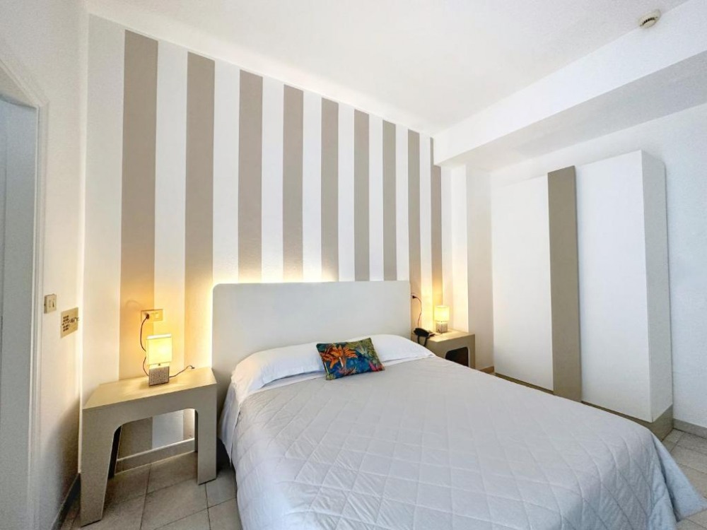 Aura Living Hotel - снимка 2