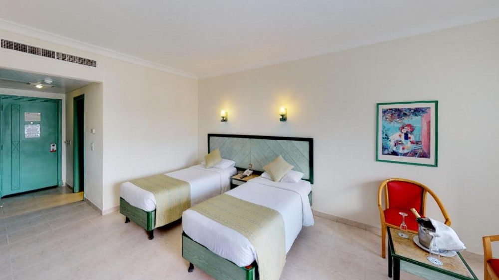 Falcon Hills Hotel - снимка 6
