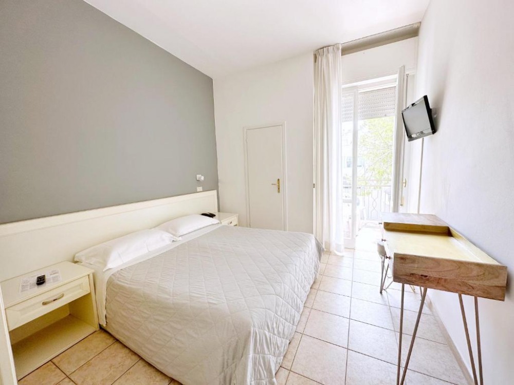 Aura Living Hotel - снимка 6