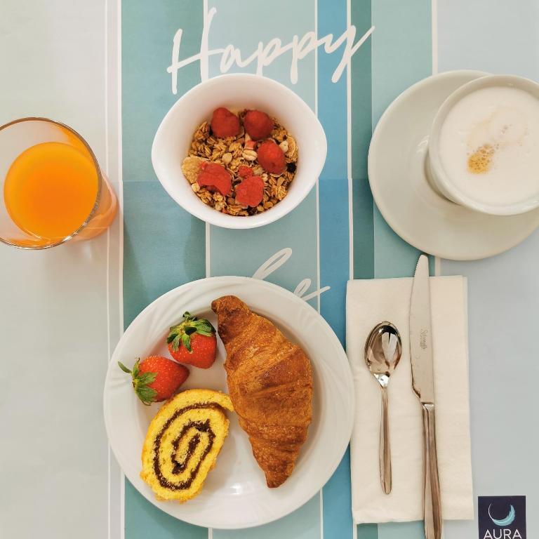 Aura Living Hotel - снимка 8