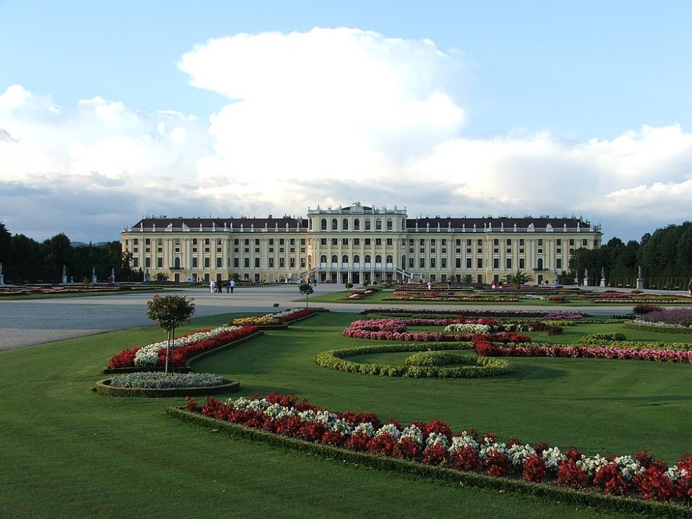 Екскурзии и почивки до Дворецът Шьонбрун